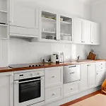 Elegant 1-Bed Oasis With Courtyard In North Sydney