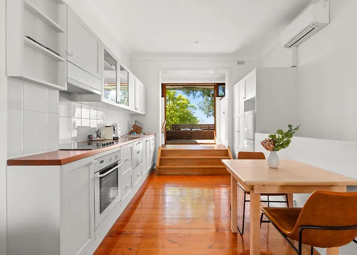 Elegant 1-Bed Oasis With Courtyard In North Sydney