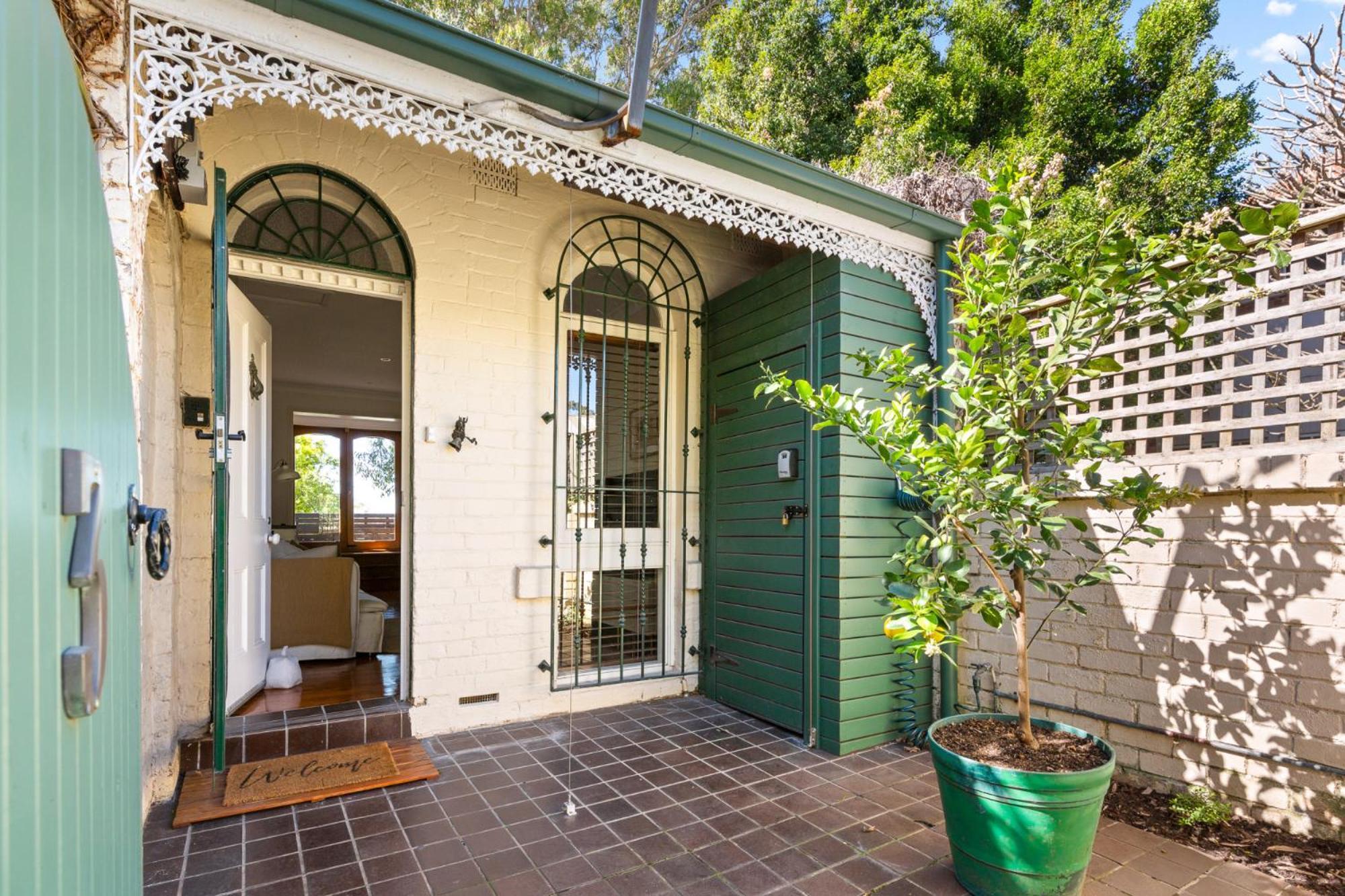Holiday home Elegant 1-bed Oasis With Courtyard In North *
